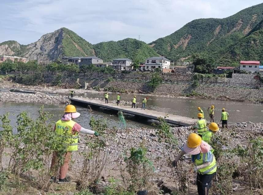 爭分奪秒  決戰(zhàn)決勝——北京分公司全力打贏門頭溝河道應急清理“收官戰(zhàn)”